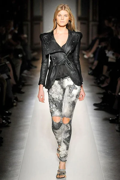 Look 32